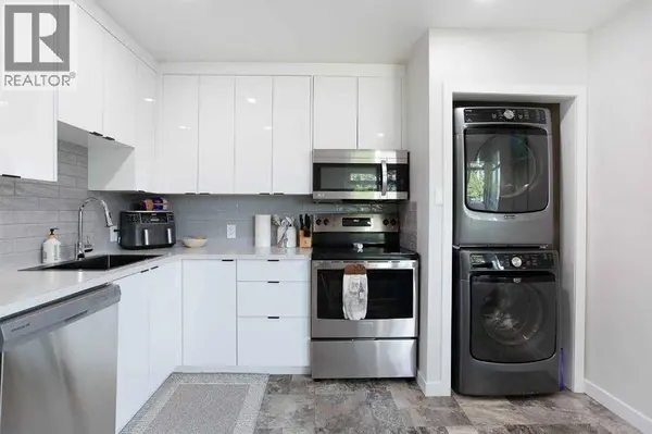 3222/3224 14 Street NW, Calgary, AB T2K1H8