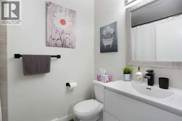 3222/3224 14 Street NW, Calgary, AB T2K1H8