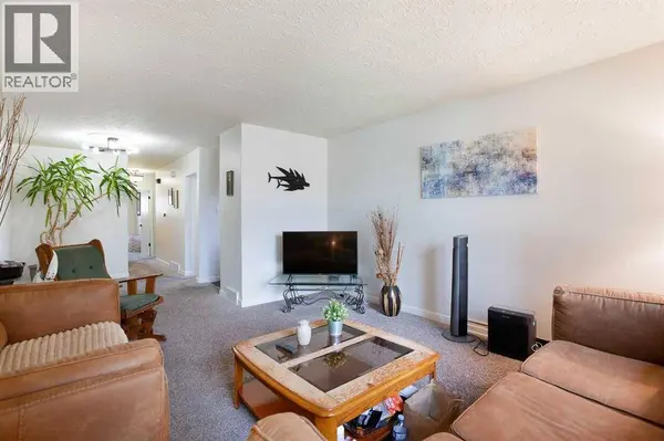 3222/3224 14 Street NW, Calgary, AB T2K1H8