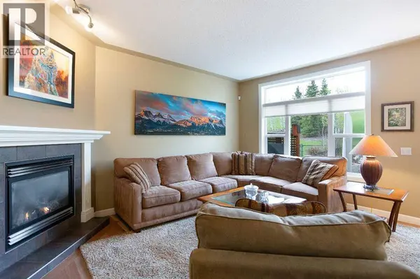 30 Discovery Ridge Gardens SW, Calgary, AB T3H5L6
