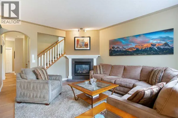 30 Discovery Ridge Gardens SW, Calgary, AB T3H5L6