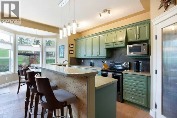 30 Discovery Ridge Gardens SW, Calgary, AB T3H5L6