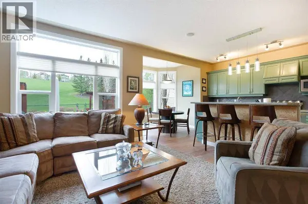 30 Discovery Ridge Gardens SW, Calgary, AB T3H5L6