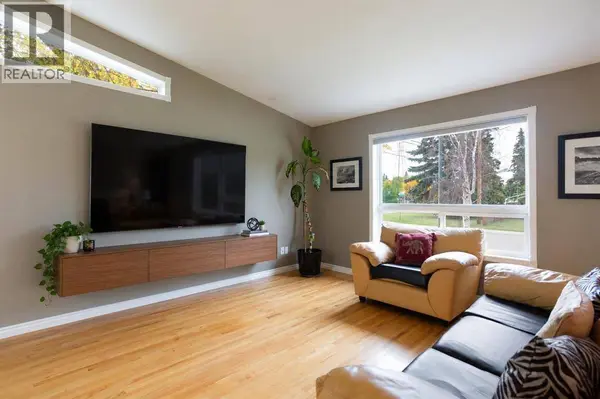 4 Wildwood Drive SW, Calgary, AB T3C3C5