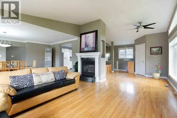 4 Wildwood Drive SW, Calgary, AB T3C3C5