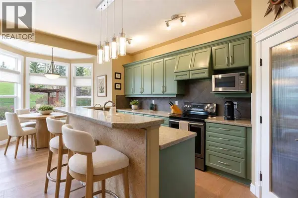 30 Discovery Ridge Gardens SW, Calgary, AB T3H5L6