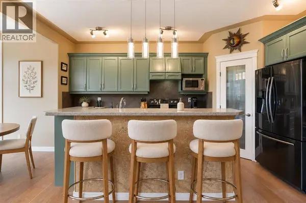 30 Discovery Ridge Gardens SW, Calgary, AB T3H5L6