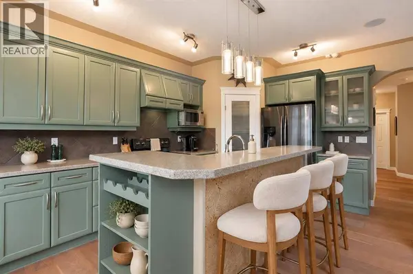 30 Discovery Ridge Gardens SW, Calgary, AB T3H5L6