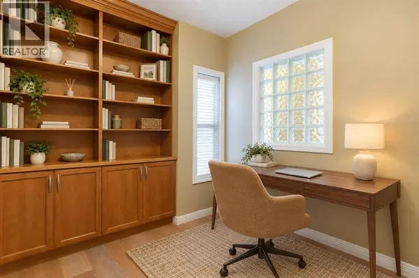 30 Discovery Ridge Gardens SW, Calgary, AB T3H5L6