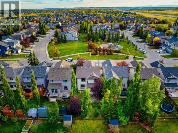 66 Cougarstone Close SW, Calgary, AB T3H5J4