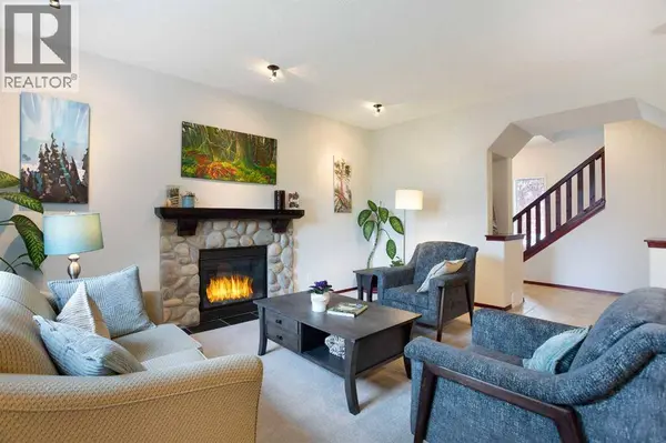 66 Cougarstone Close SW, Calgary, AB T3H5J4
