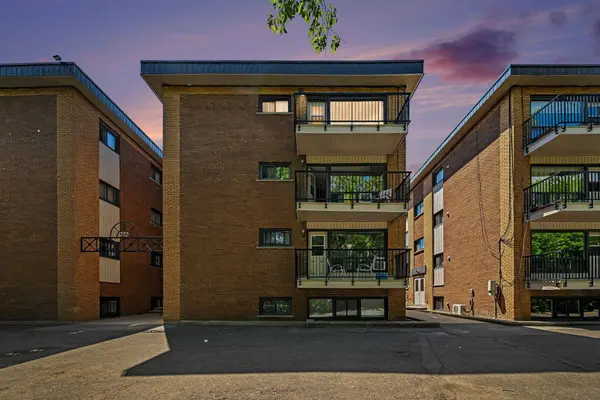 272 Beechwood AVE #15, Vanier And Kingsview Park, ON K1L 8A6