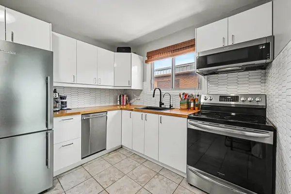 272 Beechwood AVE #15, Vanier And Kingsview Park, ON K1L 8A6