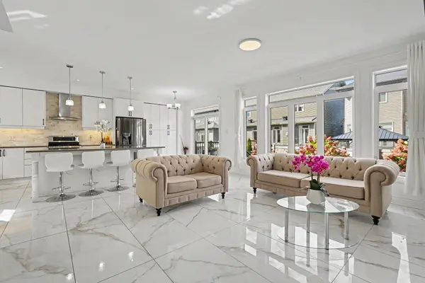 529 Peerless ST, Barrhaven, ON K2J 5P9