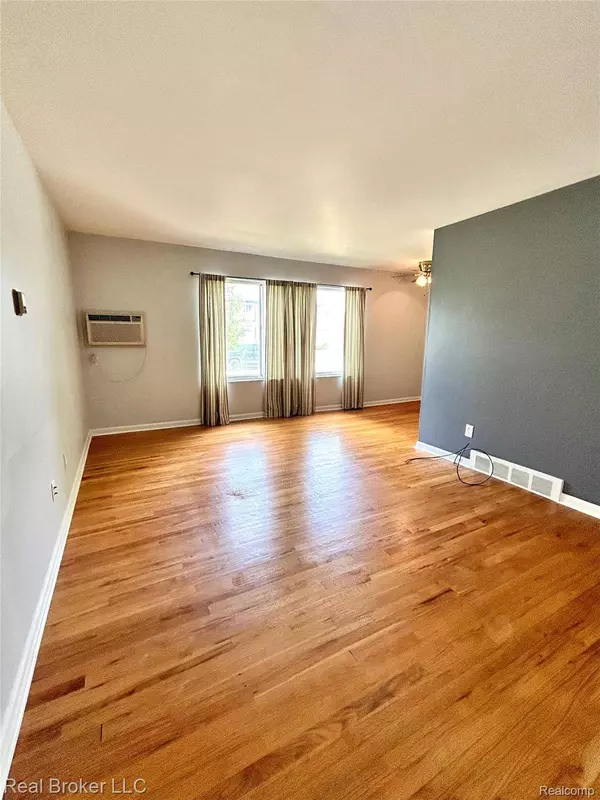 4840 Briarwood AVE #2, Royal Oak, MI 48073