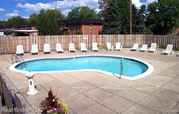 4840 Briarwood AVE #2, Royal Oak, MI 48073