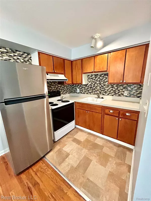 4840 Briarwood AVE #2, Royal Oak, MI 48073