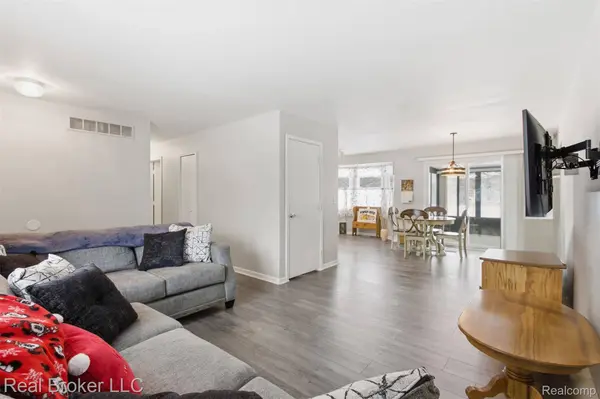 8152 Fox Hollow RD, Goodrich, MI 48438