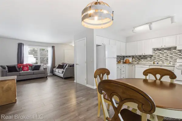 8152 Fox Hollow RD, Goodrich, MI 48438