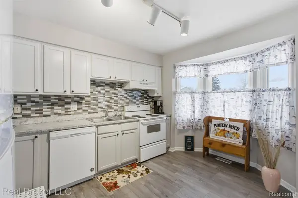 8152 Fox Hollow RD, Goodrich, MI 48438