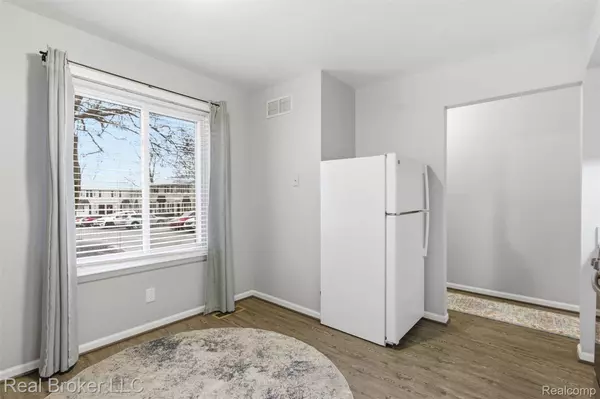 759 Hilldale CIR, Milford, MI 48381