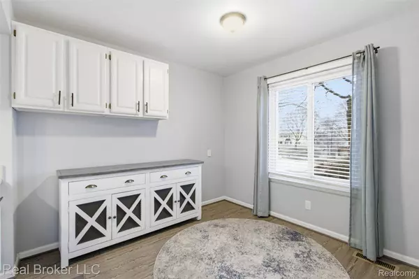 759 Hilldale CIR, Milford, MI 48381