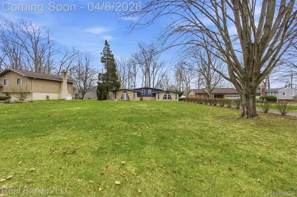 7514 Capri DR, White Lake Charter Township, MI 48383