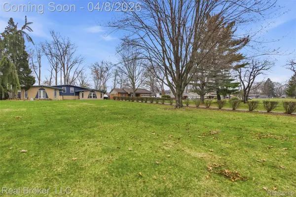7514 Capri DR, White Lake Charter Township, MI 48383