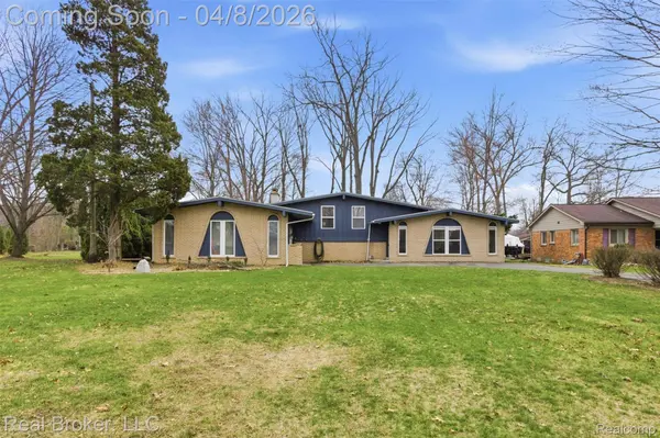 7514 Capri DR, White Lake Charter Township, MI 48383