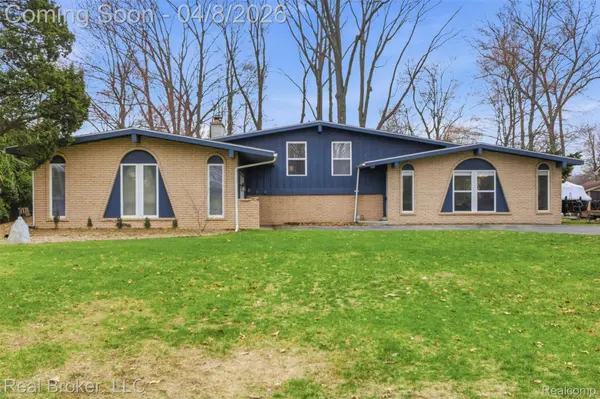7514 Capri DR, White Lake Charter Township, MI 48383