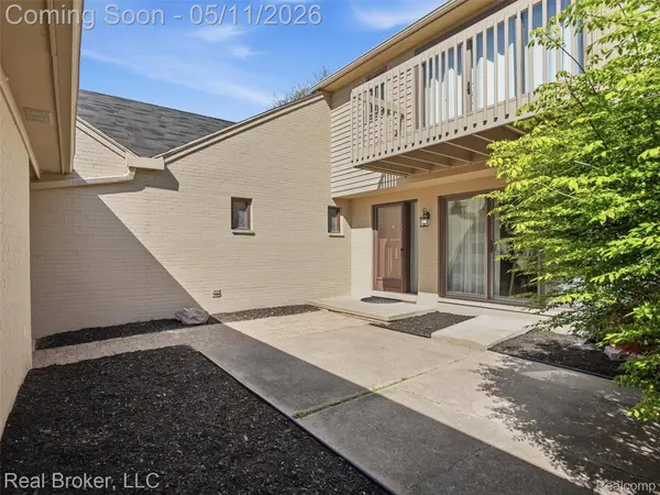 42115 E Edward DR, Clinton Charter Township, MI 48038