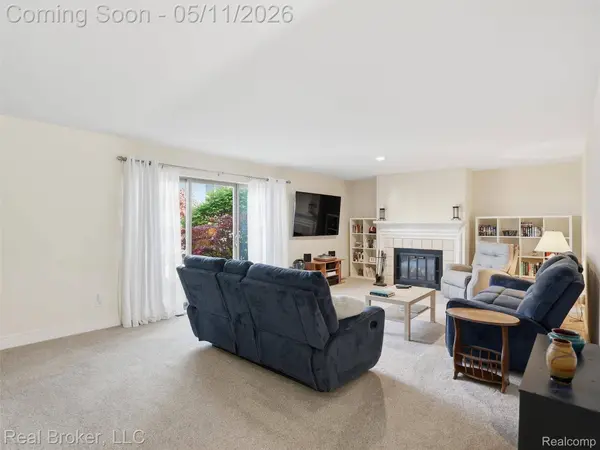 42115 E Edward DR, Clinton Charter Township, MI 48038