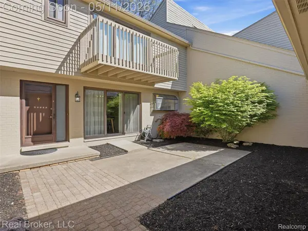 42115 E Edward DR, Clinton Charter Township, MI 48038