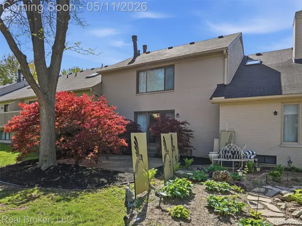 42115 E Edward DR, Clinton Charter Township, MI 48038