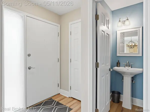 42115 E Edward DR, Clinton Charter Township, MI 48038
