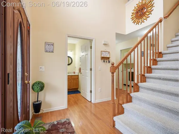6729 Eckerman DR, Troy, MI 48085