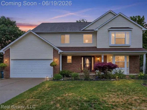 6729 Eckerman DR, Troy, MI 48085