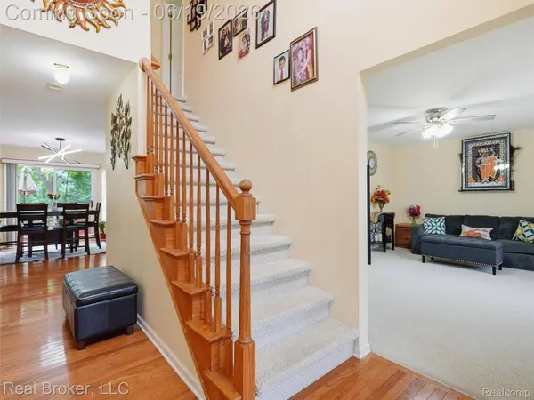 6729 Eckerman DR, Troy, MI 48085