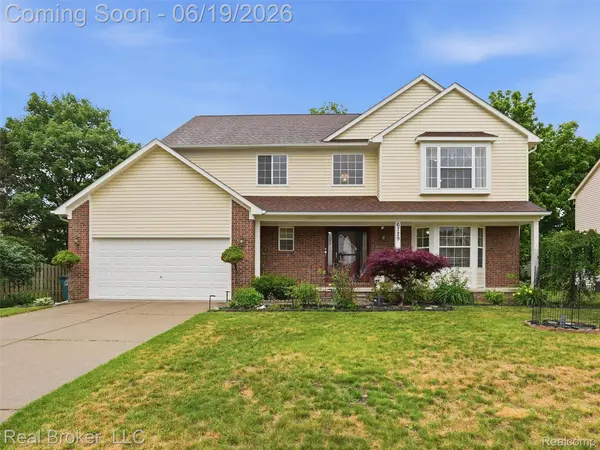 6729 Eckerman DR, Troy, MI 48085