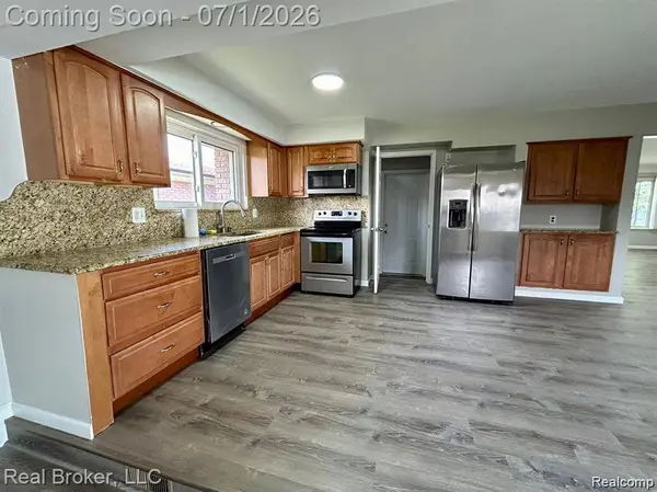 11304 Hemlock DR, Sterling Heights, MI 48312