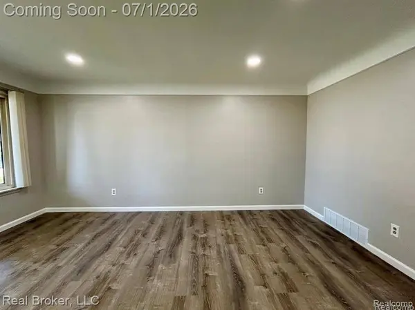 11304 Hemlock DR, Sterling Heights, MI 48312