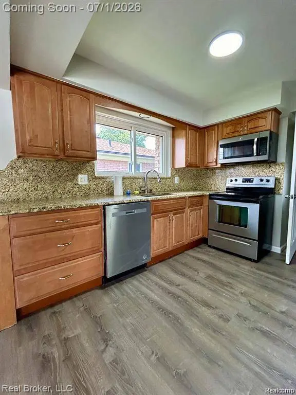 11304 Hemlock DR, Sterling Heights, MI 48312