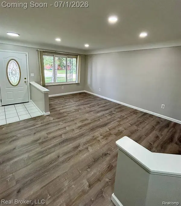 11304 Hemlock DR, Sterling Heights, MI 48312