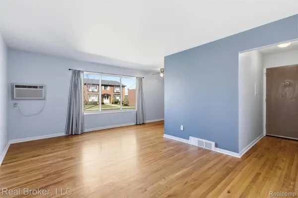 4840 Briarwood AVE ##C2, Royal Oak, MI 48073