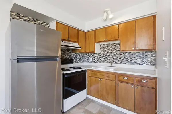 4840 Briarwood AVE ##C2, Royal Oak, MI 48073