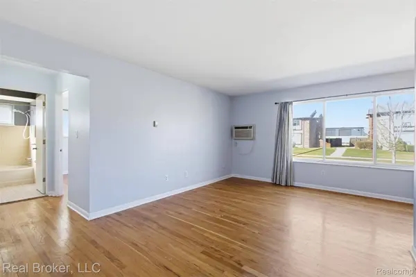 4840 Briarwood AVE ##C2, Royal Oak, MI 48073