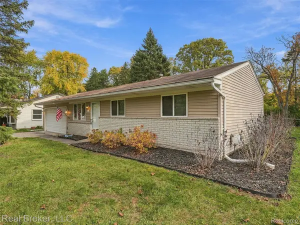 1708 Eastport DR, Troy, MI 48083