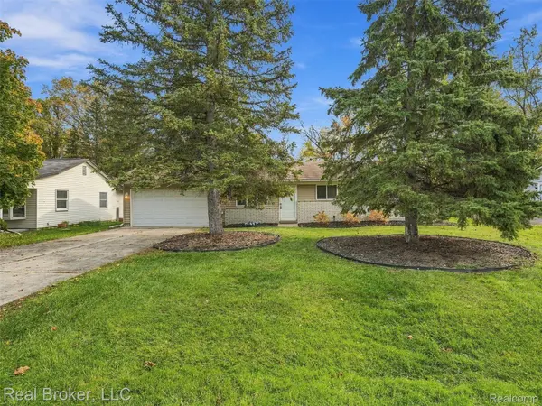 1708 Eastport DR, Troy, MI 48083