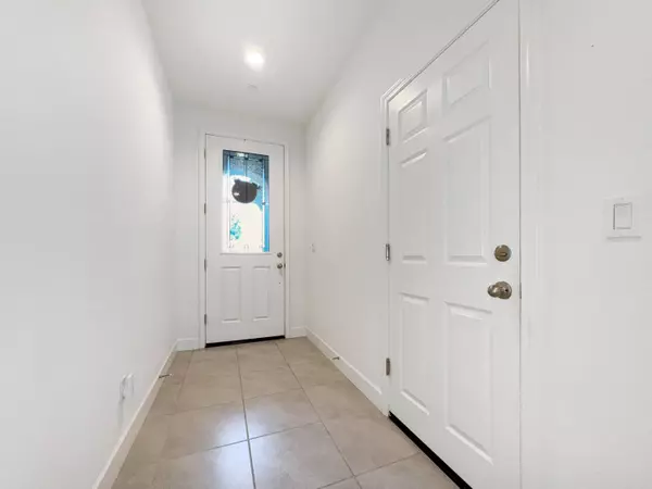 3042 S Meadowbrook Street, Visalia, CA 93292