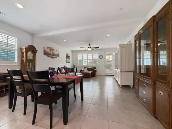 3042 S Meadowbrook Street, Visalia, CA 93292